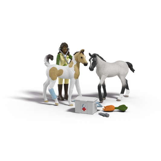 schleich-sarahs-first-aid-kit-42777